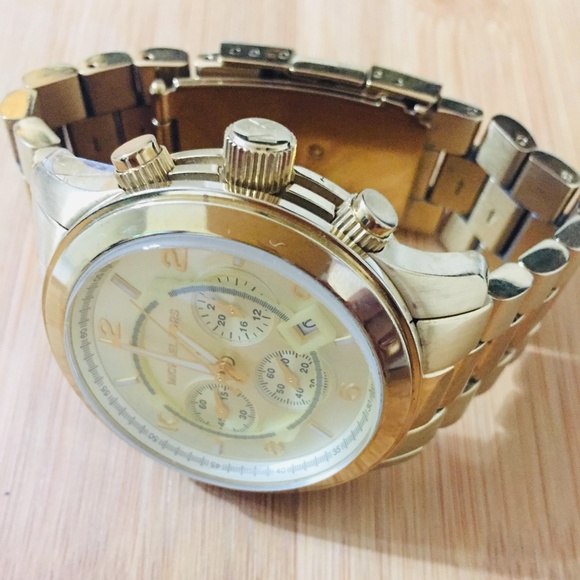 MICHAEL KORS IMPRESSIVE MENS WATCH - Picture 2 of 5